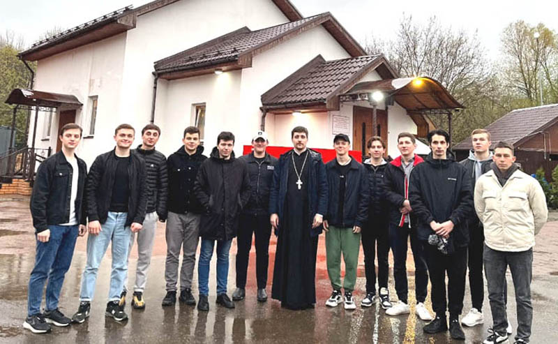 Храм в Головине принял гостей из Московской духовной академии